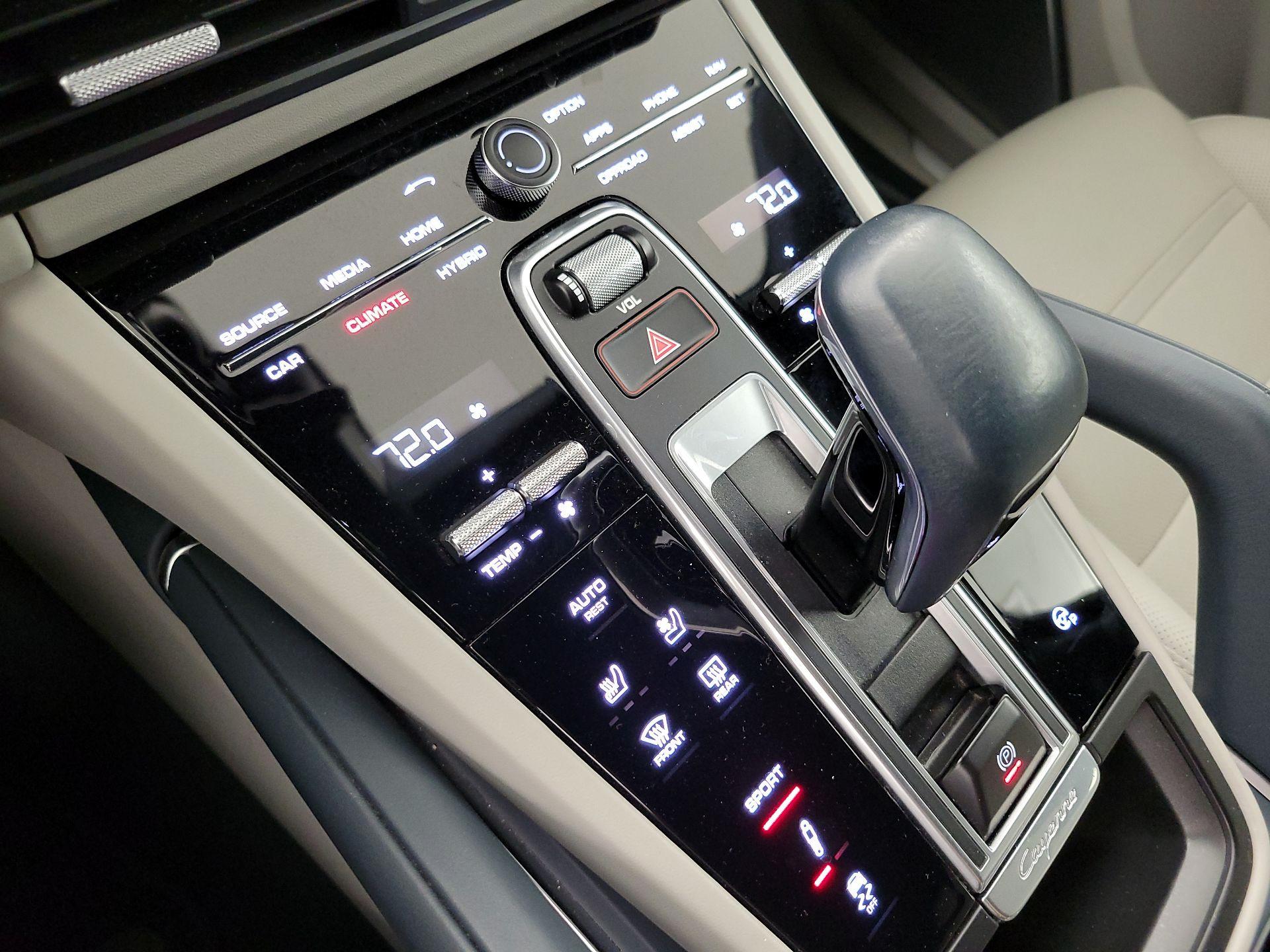 Thumbnail: 2021 Porsche Cayenne - 17