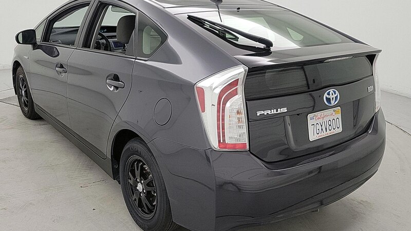 2014 Toyota Prius Two 7