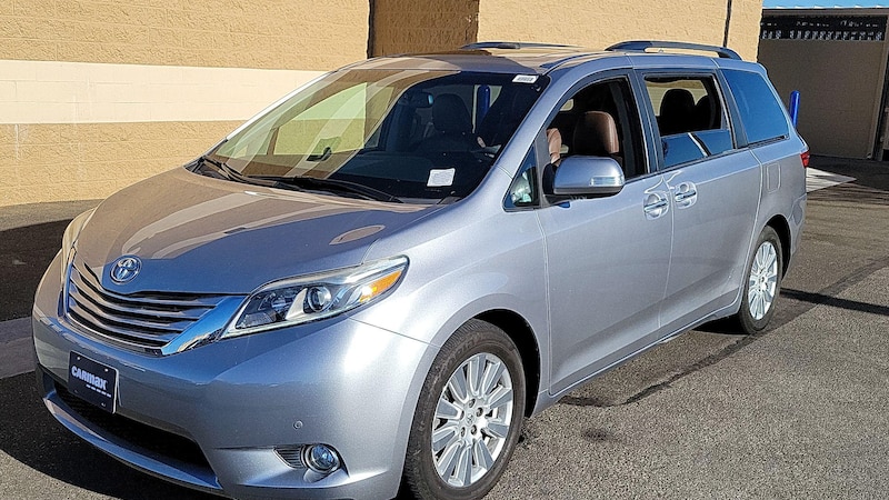 2017 Toyota Sienna Limited 3