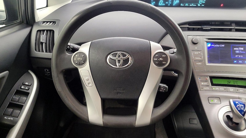 2015 Toyota Prius Two 10