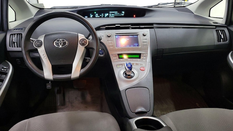 2015 Toyota Prius Four 9