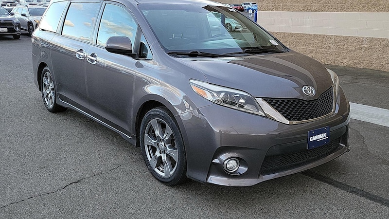 2017 Toyota Sienna SE Hero Image