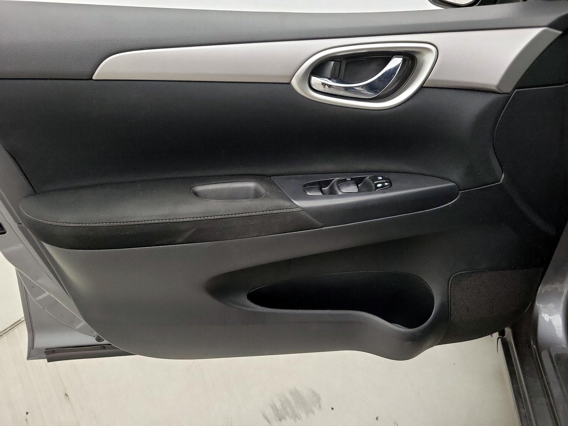 Thumbnail: 2015 Nissan Sentra - 12