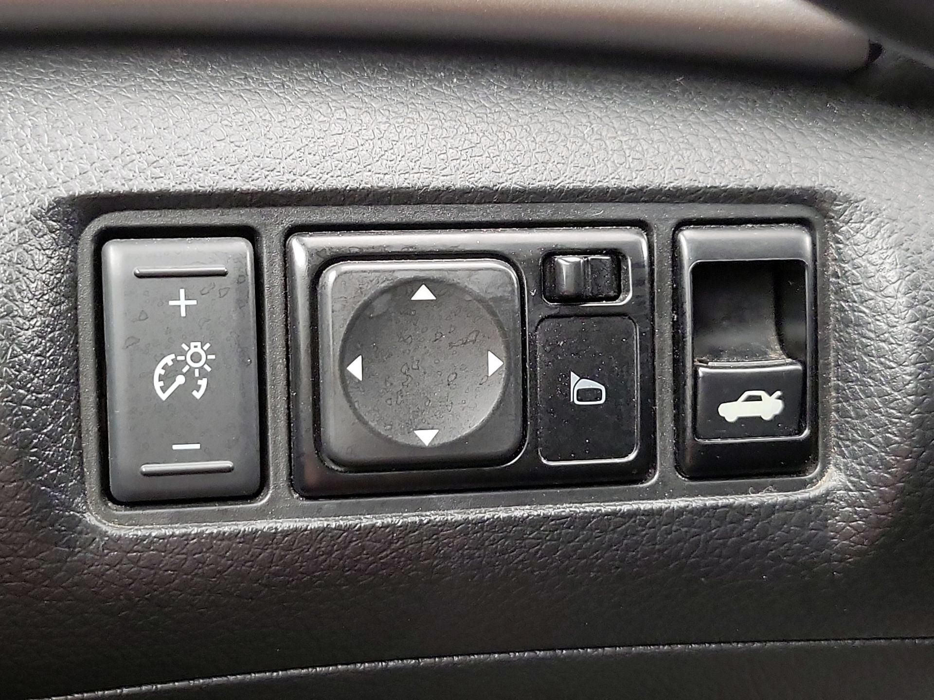 Thumbnail: 2015 Nissan Sentra - 13