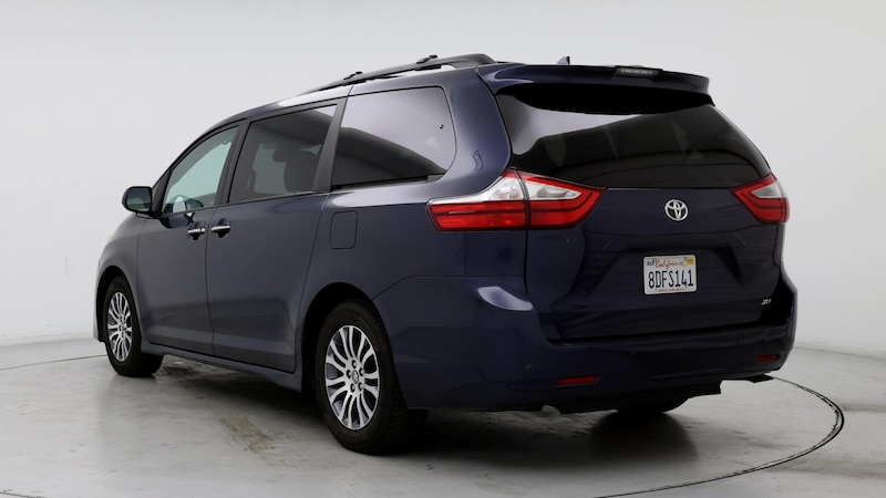 2018 Toyota Sienna XLE Premium 2