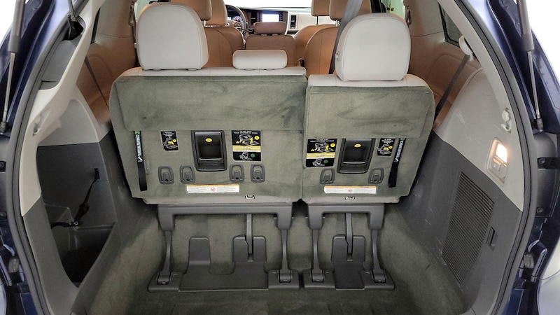 2018 Toyota Sienna XLE Premium 23