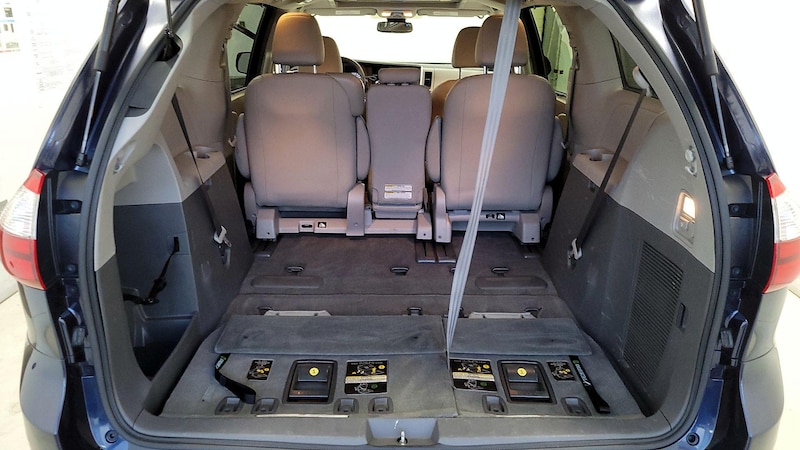 2018 Toyota Sienna XLE Premium 24