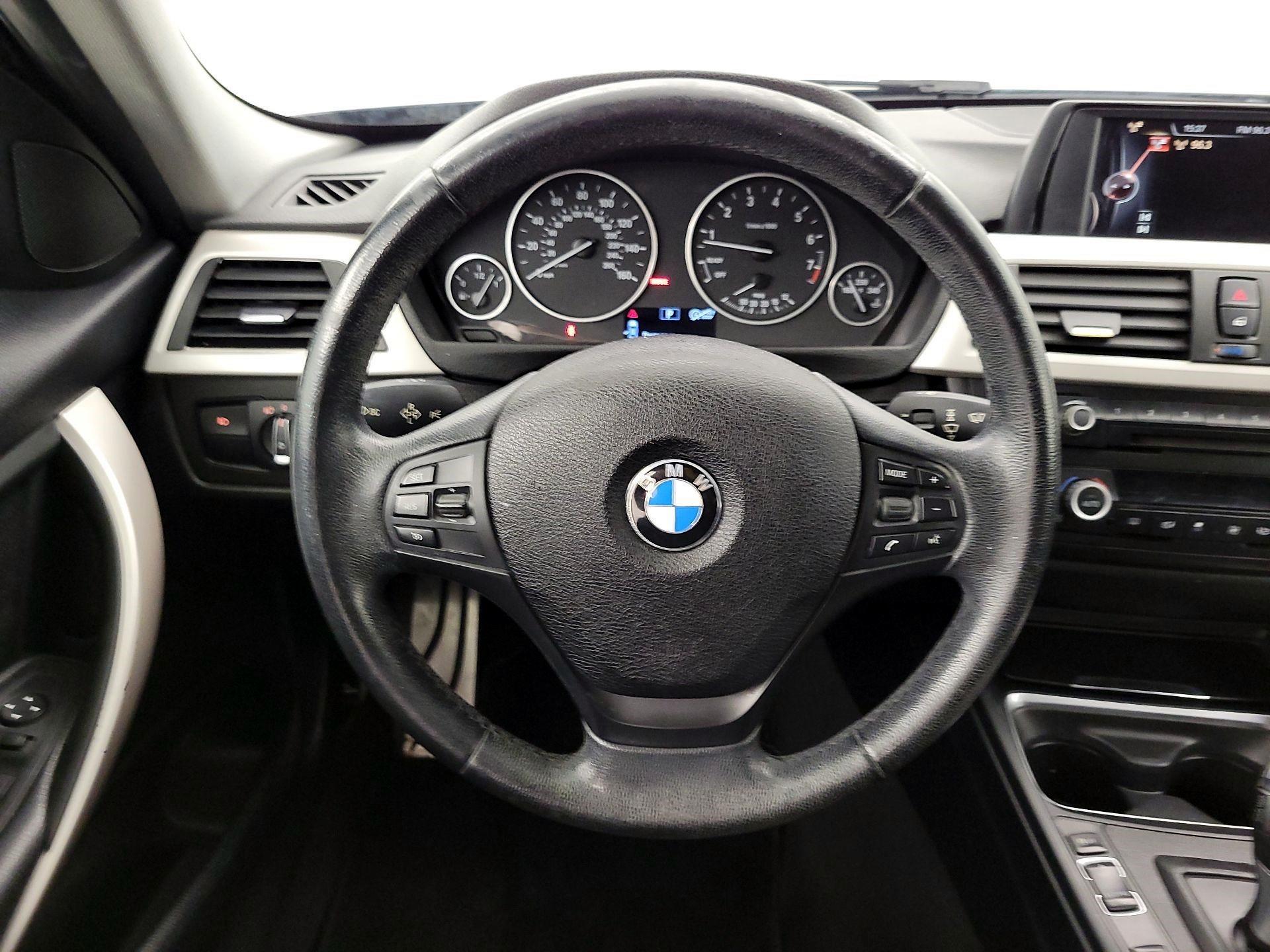 Thumbnail: 2015 BMW 3 Series - 10