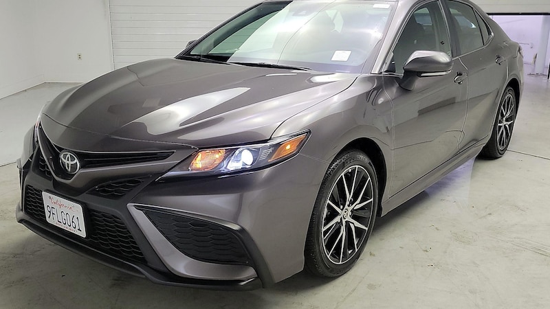 2023 Toyota Camry SE 3