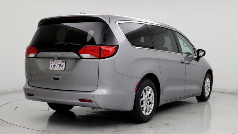 2017 Chrysler Pacifica LX 8