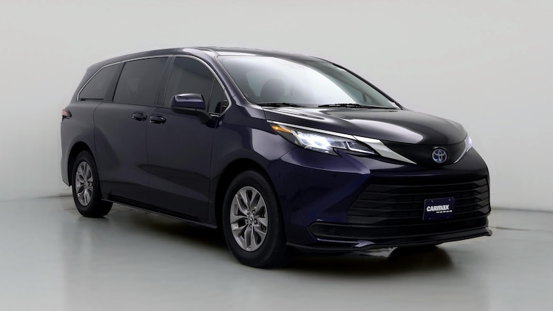 2022 Toyota Sienna LE Hero Image