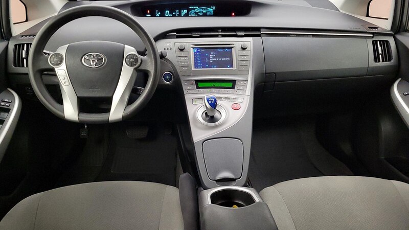 2014 Toyota Prius Two 9