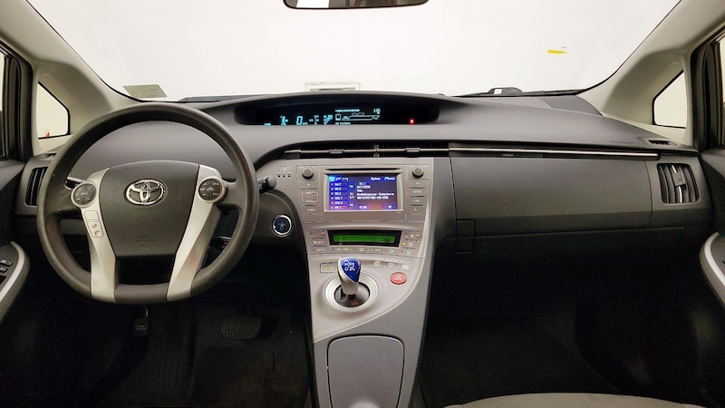 2015 Toyota Prius Two 9