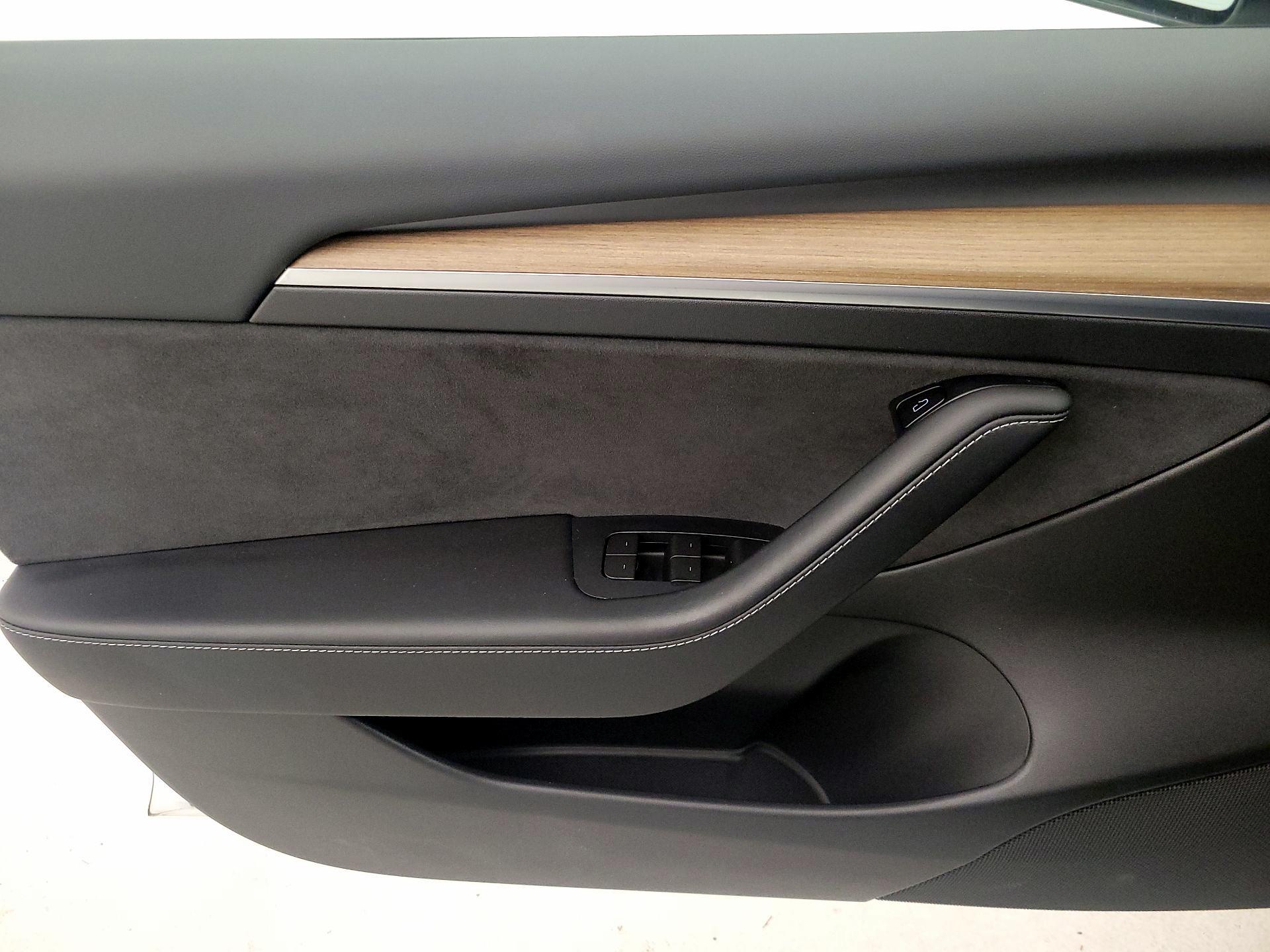 Thumbnail: 2021 Tesla Model 3 - 12