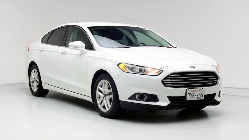 2016 Ford Fusion SE Hero Image