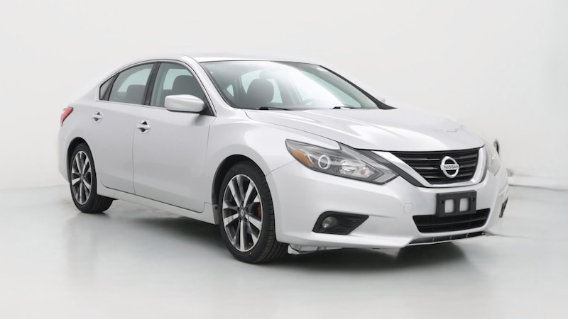 2016 Nissan Altima SR Hero Image