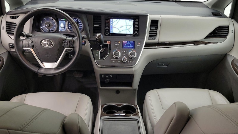 2019 Toyota Sienna XLE 9