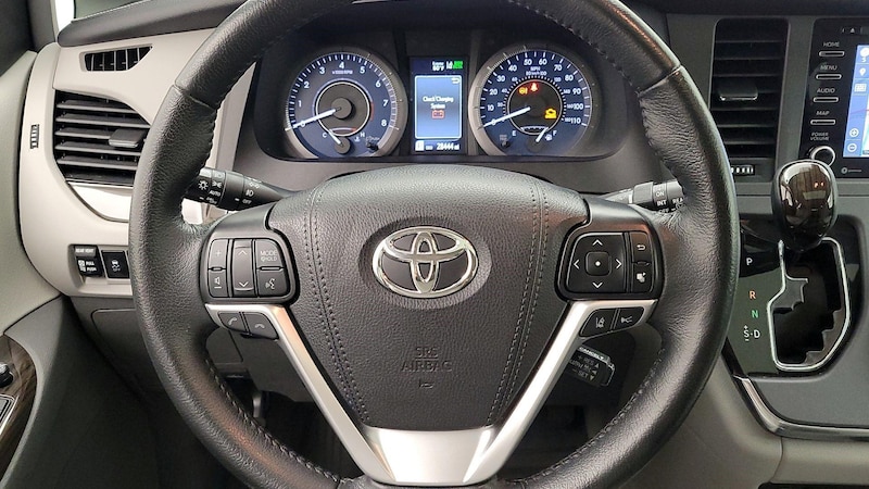 2019 Toyota Sienna XLE 10