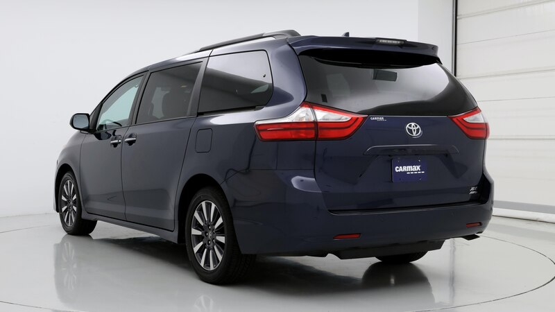 2019 Toyota Sienna XLE 2