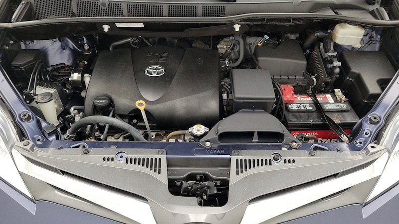 2019 Toyota Sienna XLE 25