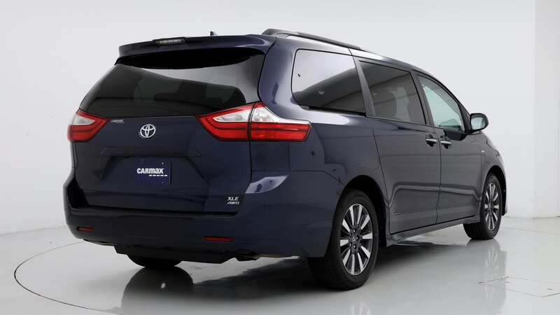 2019 Toyota Sienna XLE 8