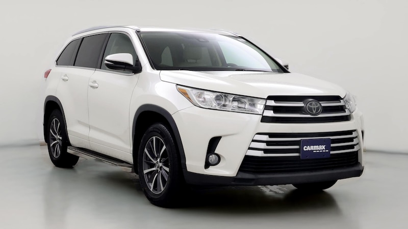 2017 Toyota Highlander XLE Hero Image