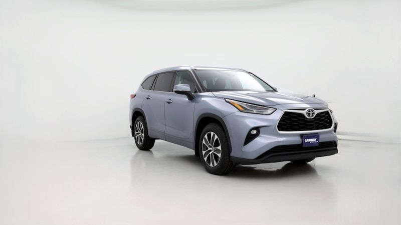 2022 Toyota Highlander XLE Hero Image