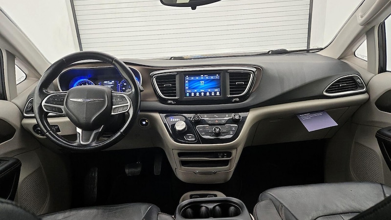 2018 Chrysler Pacifica Touring L 9