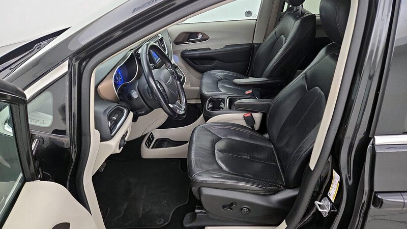 2018 Chrysler Pacifica Touring L 11