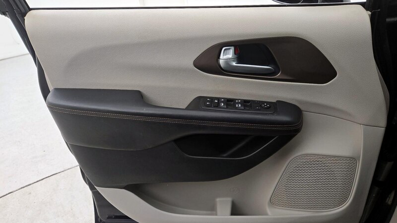 2018 Chrysler Pacifica Touring L 12