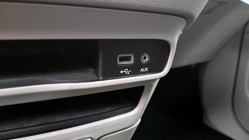 2018 Chrysler Pacifica Touring L 18