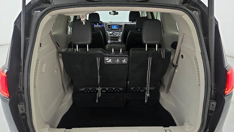 2018 Chrysler Pacifica Touring L 21