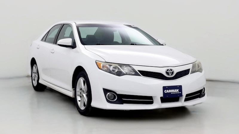 2014 Toyota Camry SE Hero Image