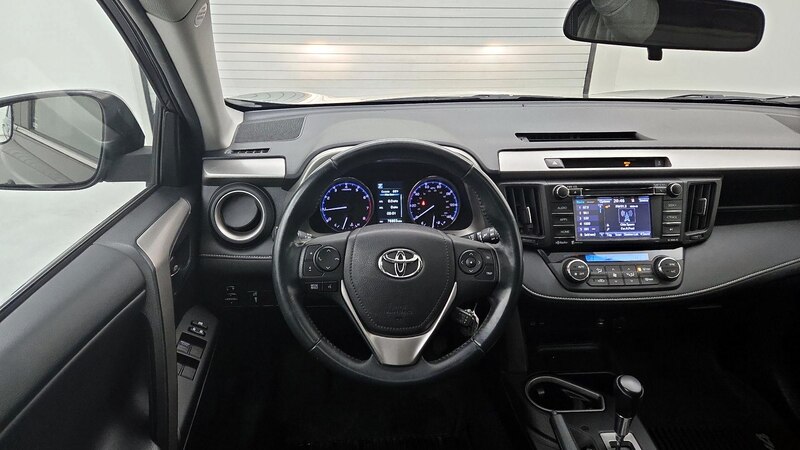 2016 Toyota RAV4 XLE 10