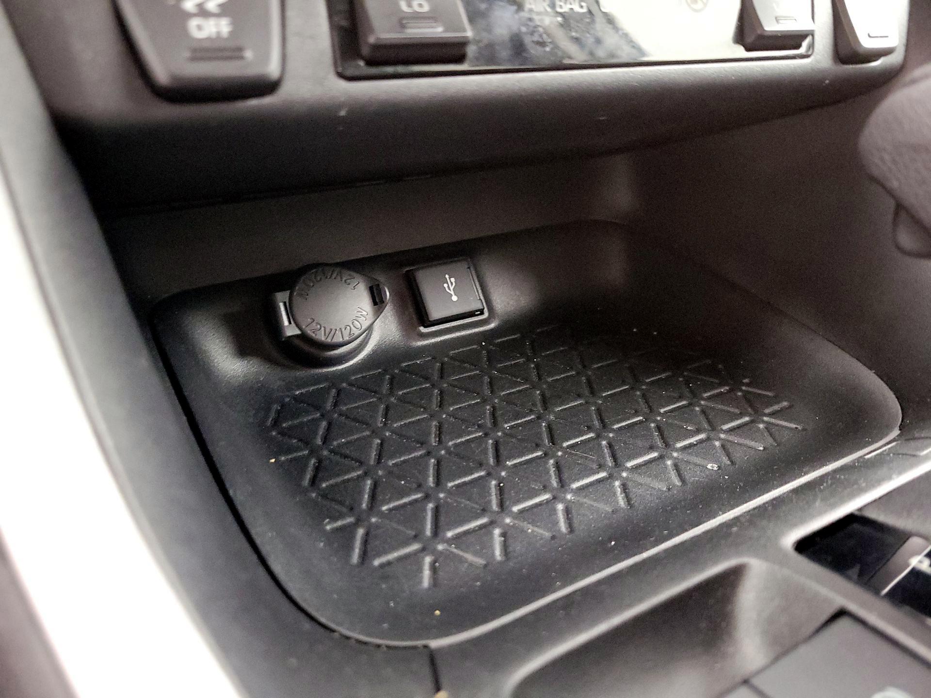 Thumbnail: 2021 Toyota RAV4 - 18