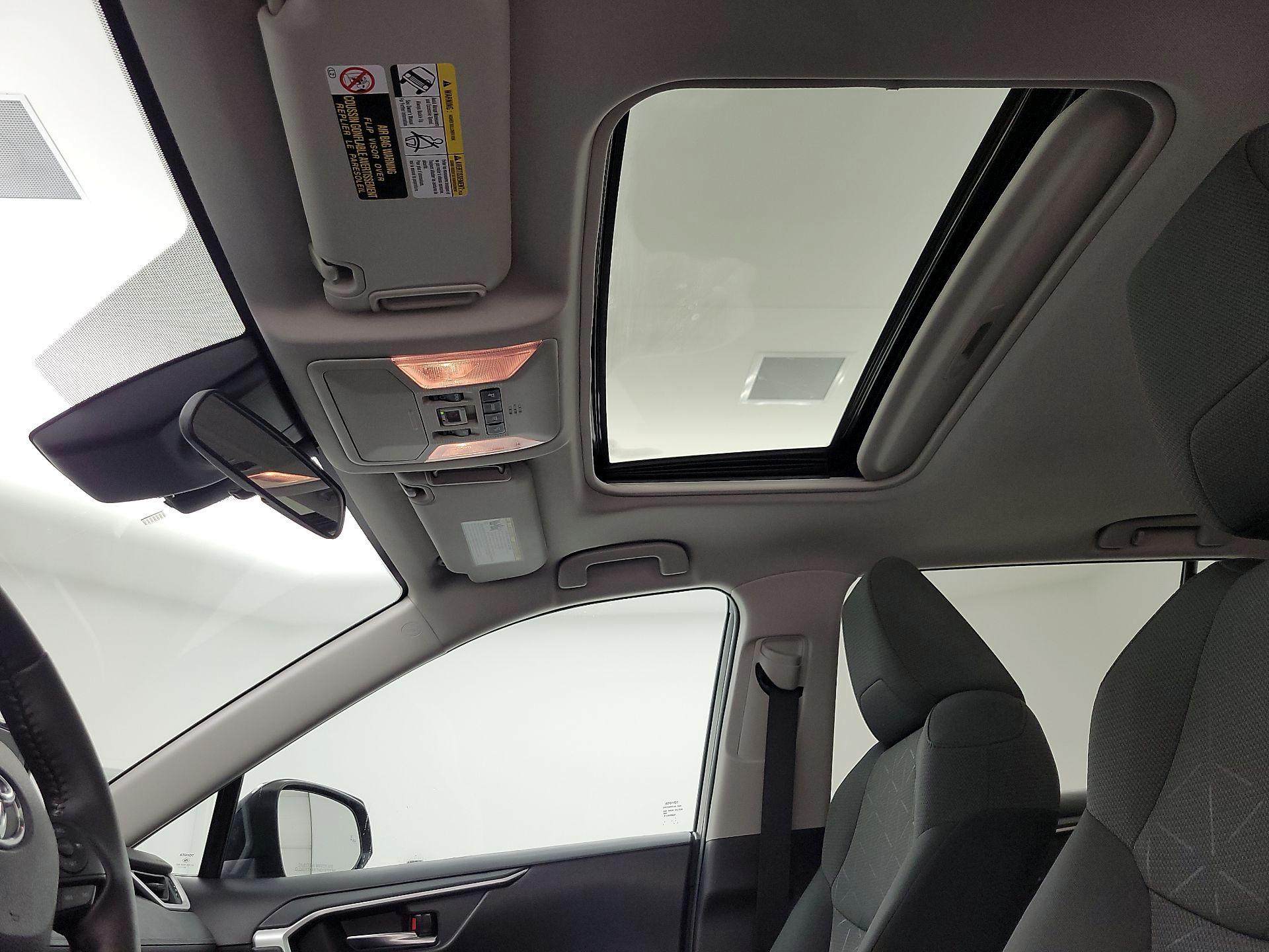 Thumbnail: 2021 Toyota RAV4 - 19