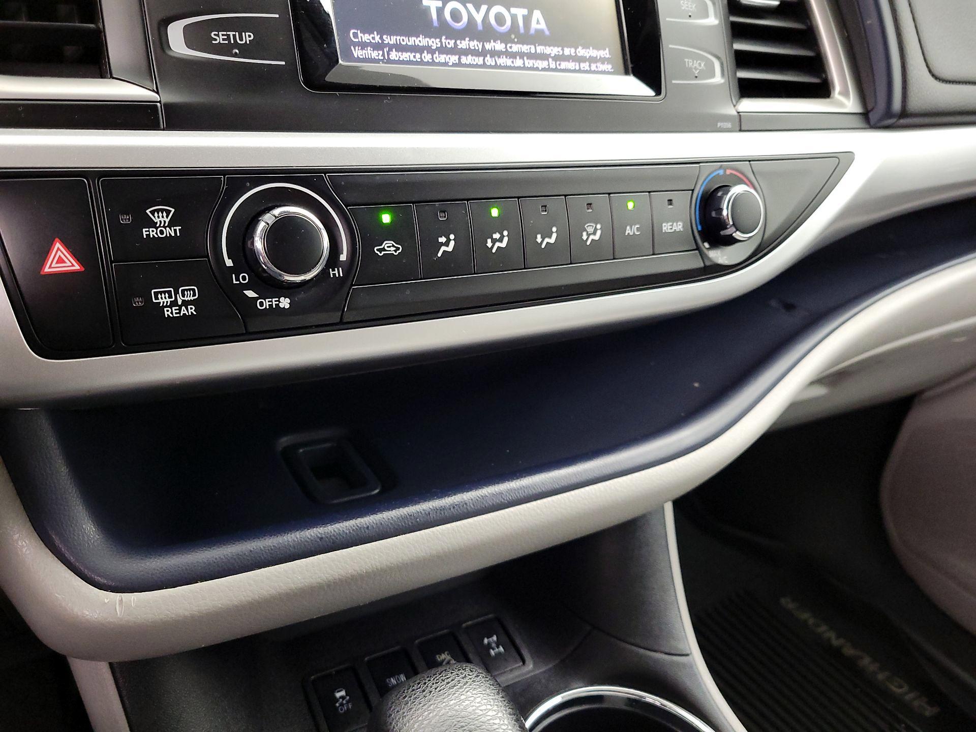 Thumbnail: 2018 Toyota Highlander - 16