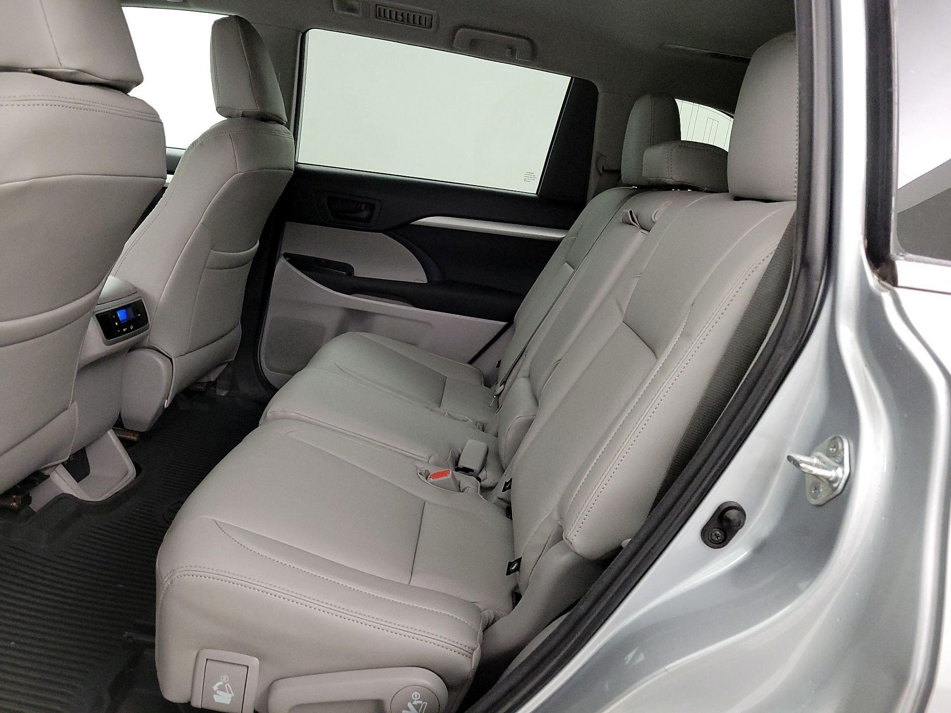 Thumbnail: 2018 Toyota Highlander - 18