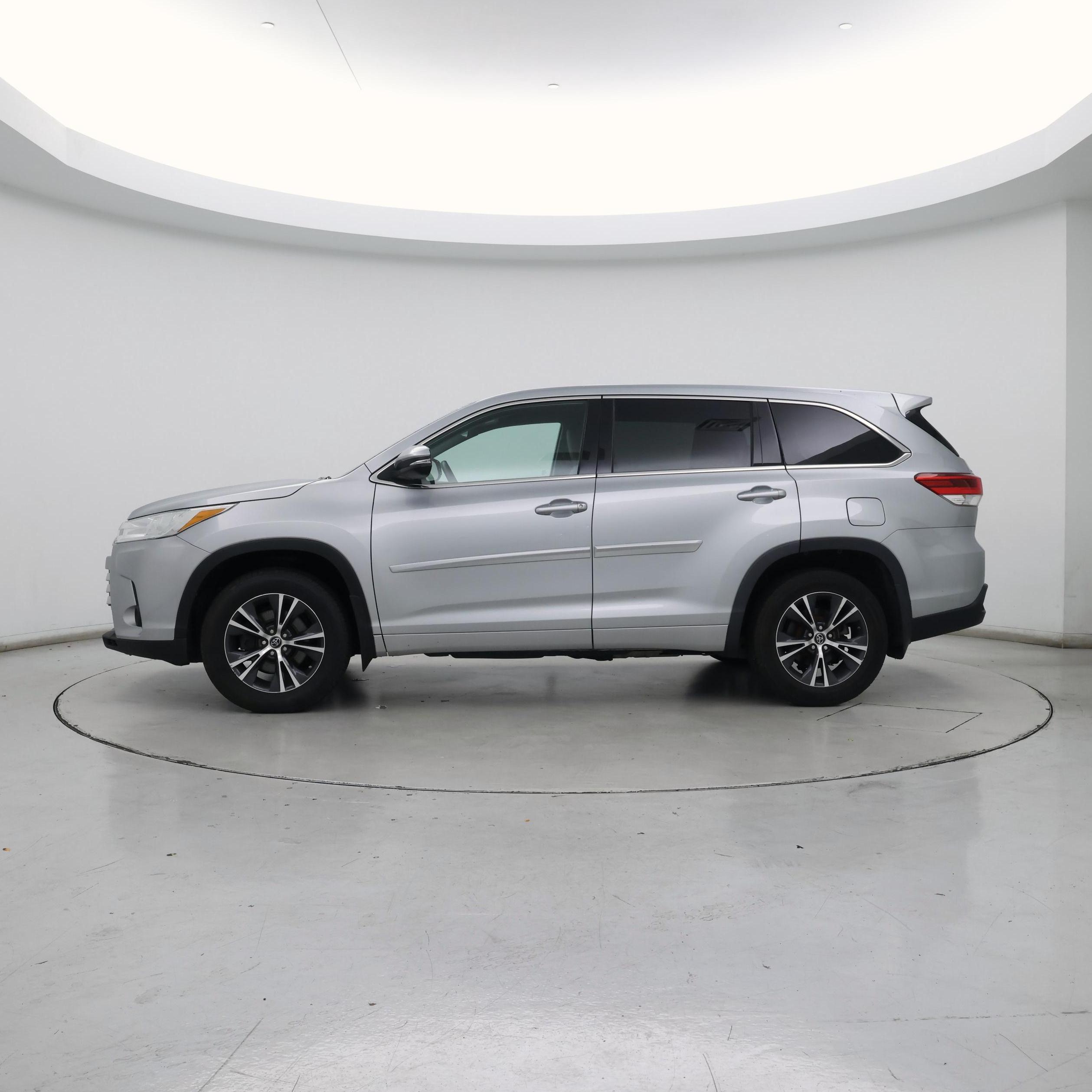 Thumbnail: 2018 Toyota Highlander - 3