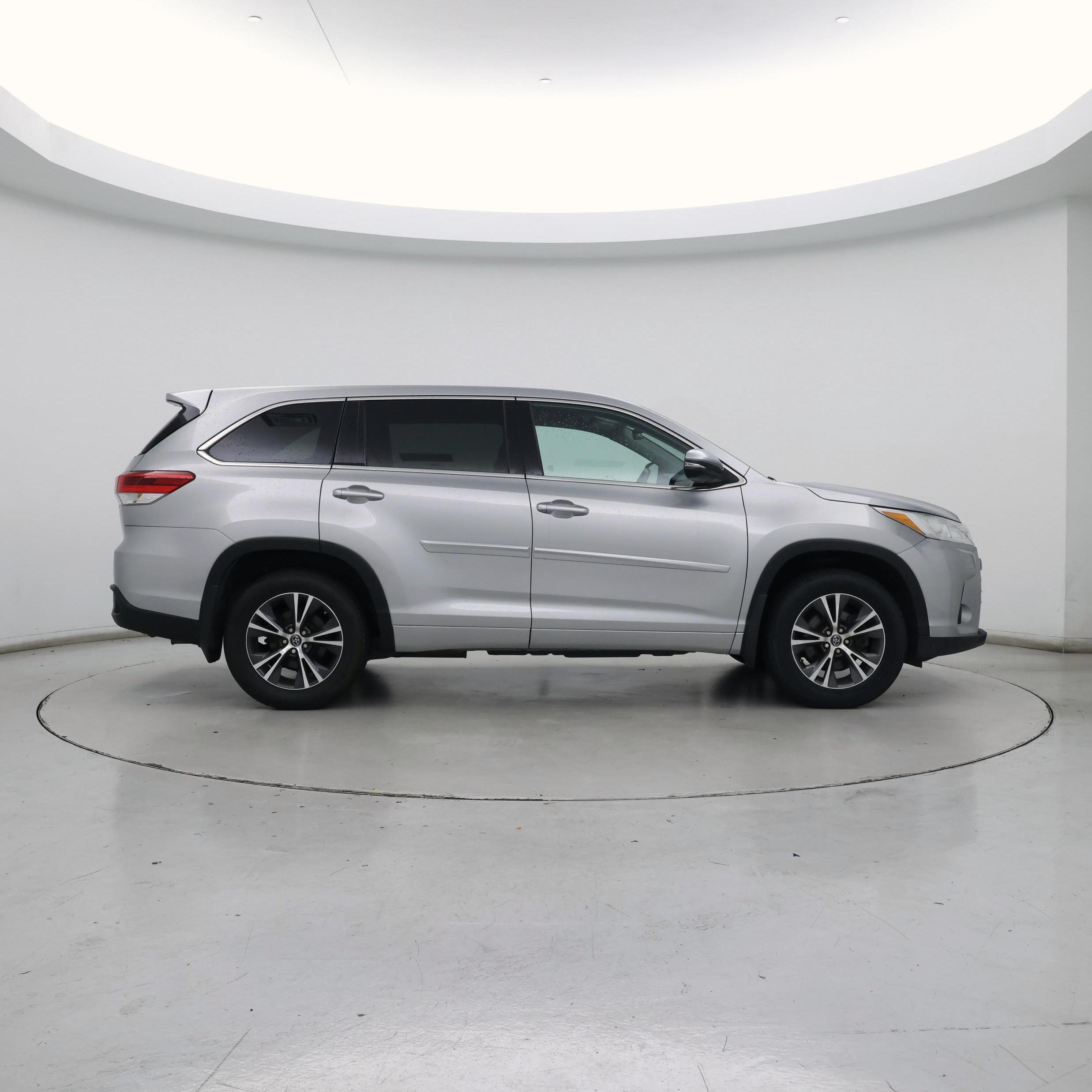 Thumbnail: 2018 Toyota Highlander - 7