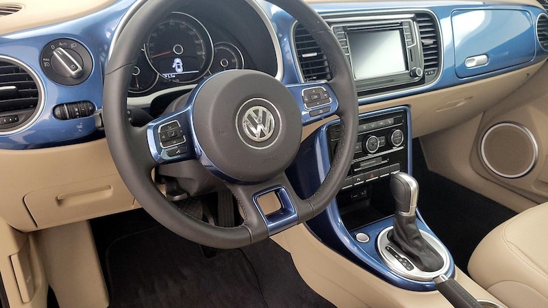 2019 Volkswagen Beetle SE 9