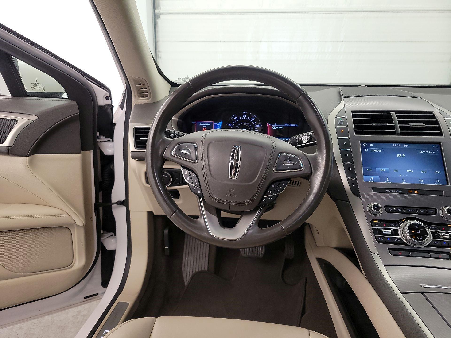 Thumbnail: 2019 Lincoln MKZ - 10