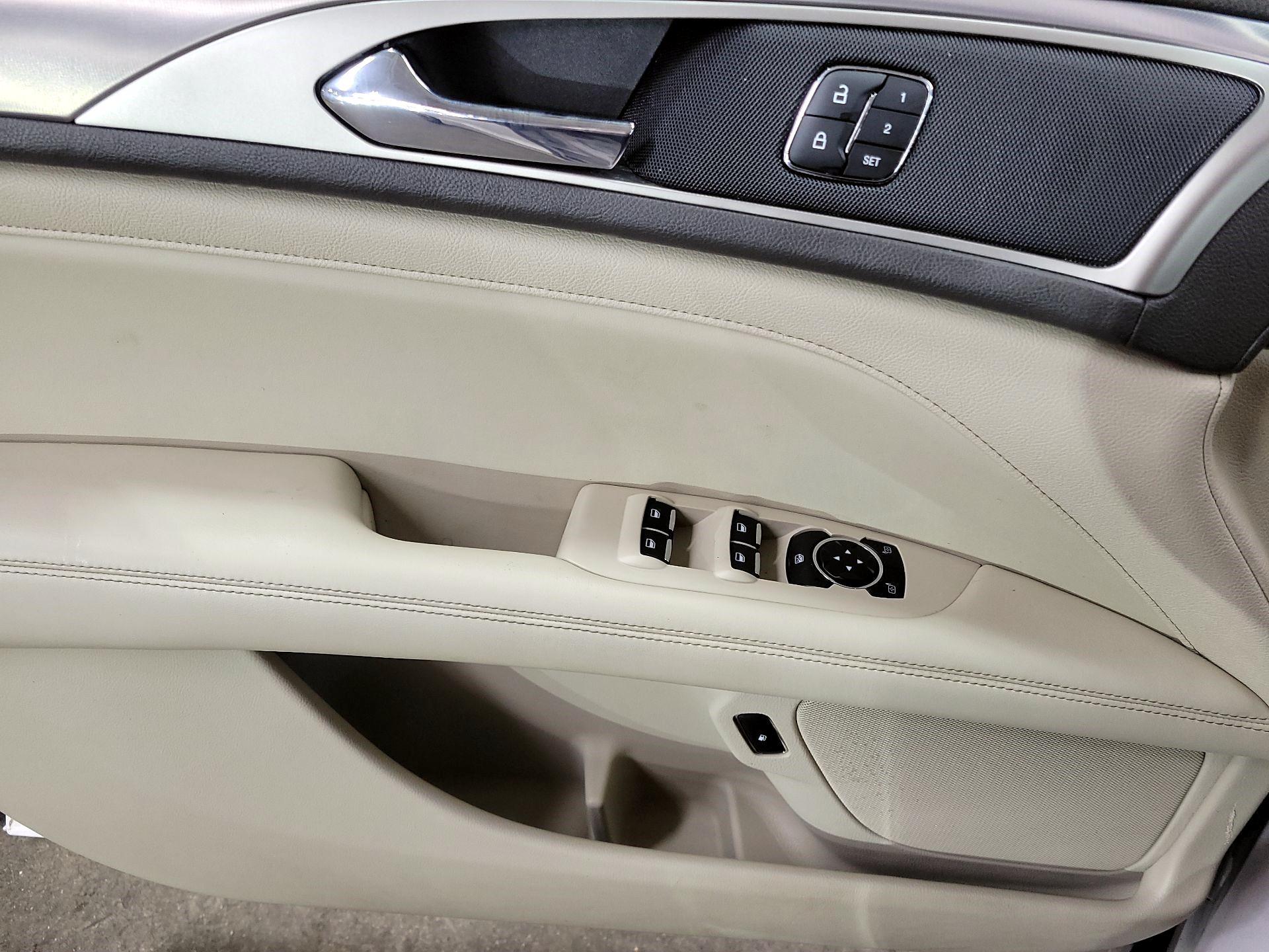 Thumbnail: 2019 Lincoln MKZ - 12