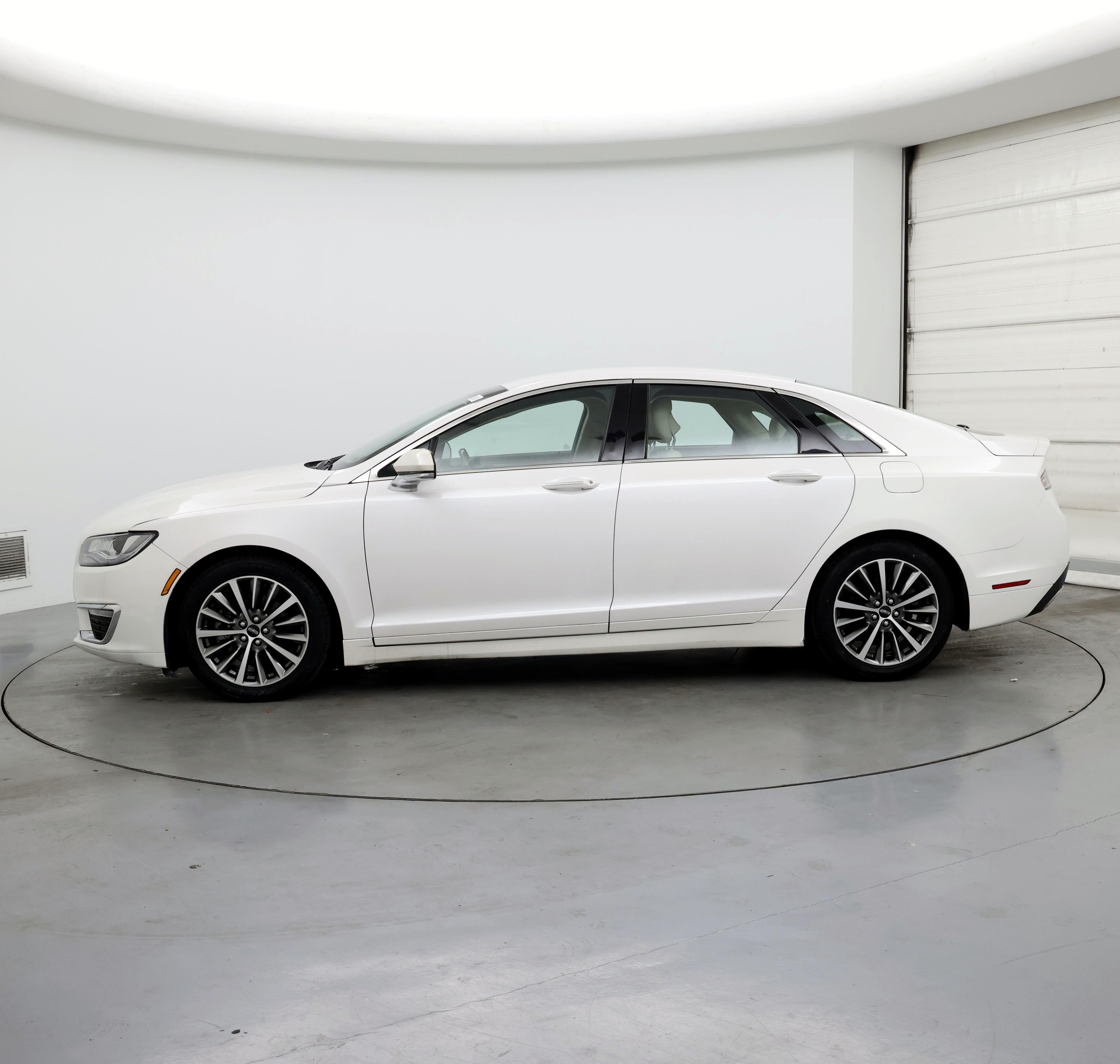Thumbnail: 2019 Lincoln MKZ - 3