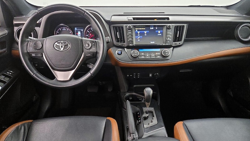 2016 Toyota RAV4 SE 9