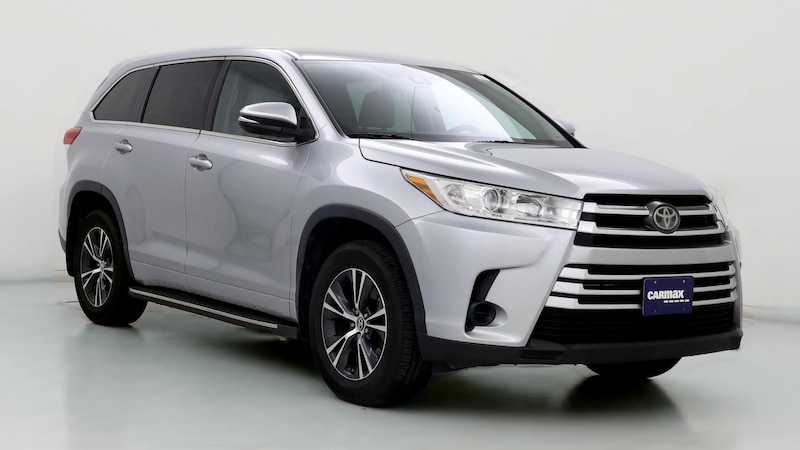 2017 Toyota Highlander LE Hero Image