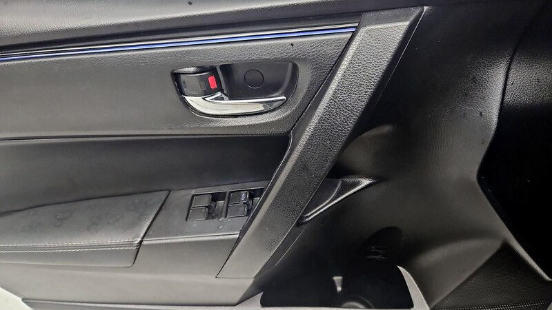 2018 Toyota Corolla SE 12