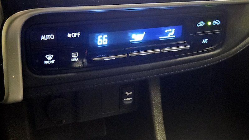 2018 Toyota Corolla SE 16
