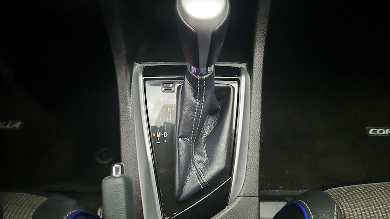 2018 Toyota Corolla SE 17