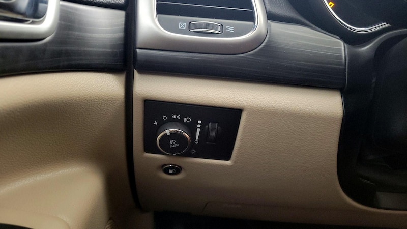 2019 Jeep Grand Cherokee Laredo 13